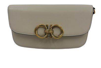 Dona Bolso, vista frontal